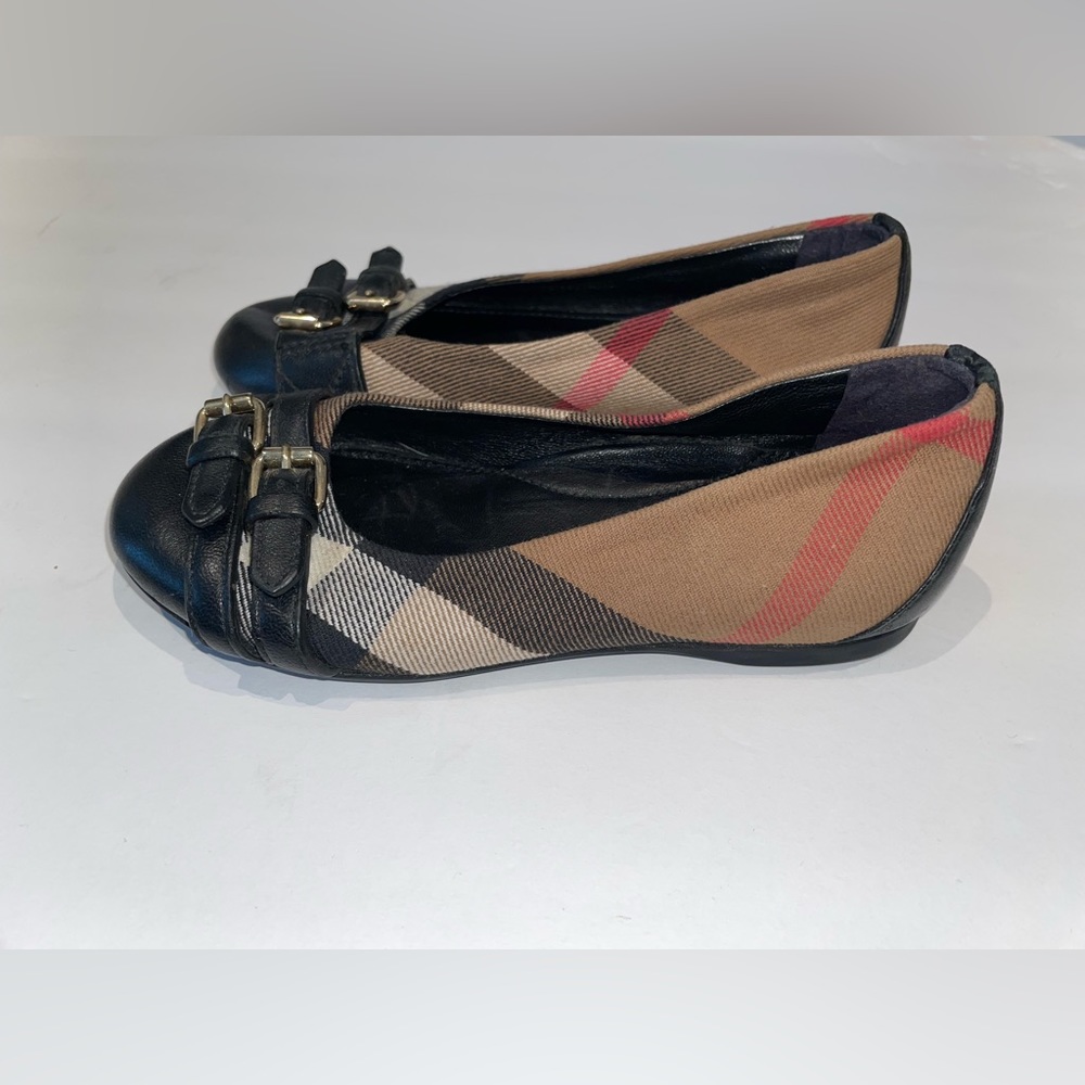 Burberry Ballerina girls shoes size 27